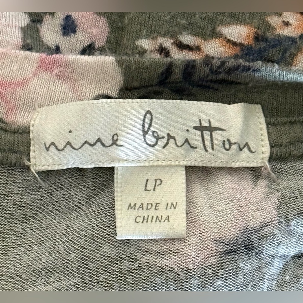 nine britton Olive Green Floral Twist-Front Short Sleeve Tunic - Picture 3 of 3